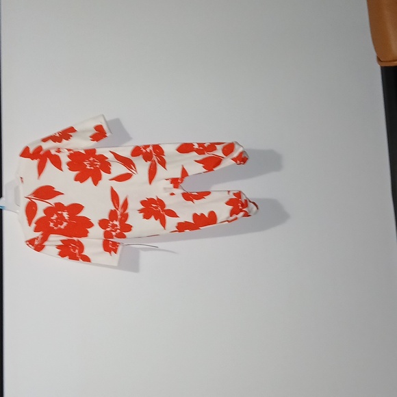 Carters Sleep Play zip up red white floral printdesign onesie Size 6 Monts NWT - Picture 5 of 5